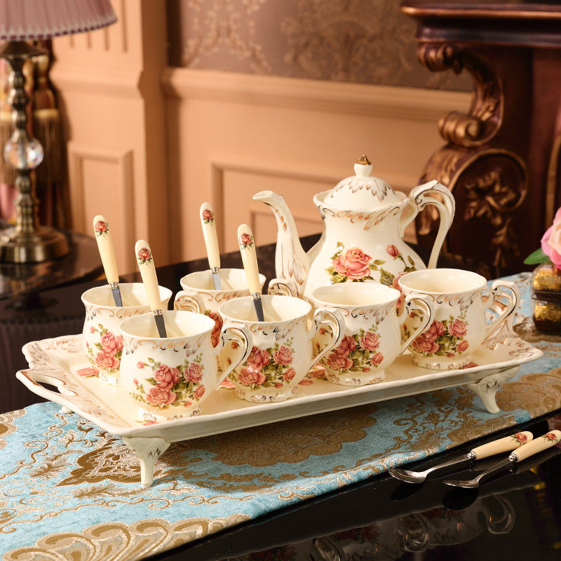 Service à thé Anglais Motifs Roses en Porcelaine