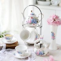service-a-the-anglais-blanc-rose-et-bleu-en-porcelaine-1686931178704 Service à thé Anglais Blanc Rose et Bleu en Porcelaine