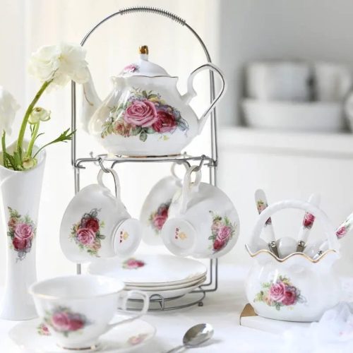 service-a-the-anglais-en-porcelaine-avec-des-roses-1686931195564 Service à thé Anglais en Porcelaine avec des Roses