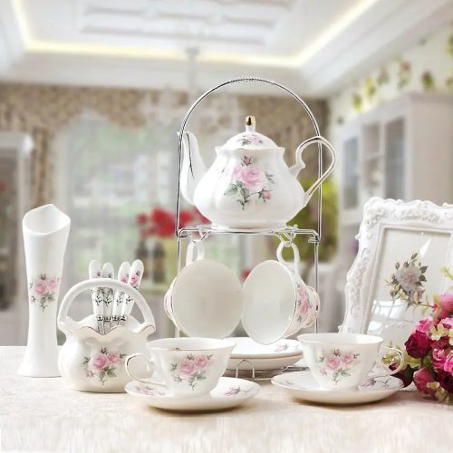 service-a-the-anglais-en-porcelaine-avec-fleurs-camelias-1686931201762 Service à thé Anglais en Porcelaine avec Fleurs Camélias