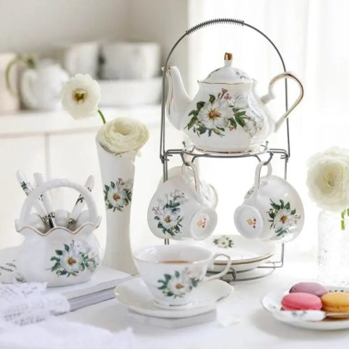 service-a-the-anglais-en-porcelaine-fleurs-blanches-1686931187985 Service à thé Anglais en Porcelaine Fleurs Blanches