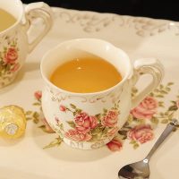 Service à thé Anglais Motifs Roses en Porcelaine - vue 2