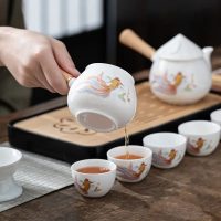 Service à thé Chinois en Porcelaine Blanche motifs poissons élégants - vue 2