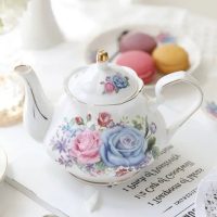 theiere-anglaise-blanche-rose-bleue-en-porcelaine-500ml-1665513391 Théière Anglaise Blanche Rose Bleue en Porcelaine 500ML