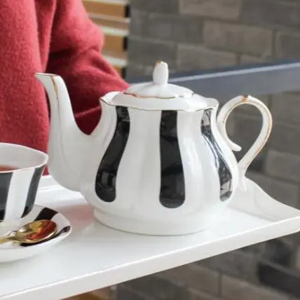 Théière Anglaise en Porcelaine Bandes Noires 860ML