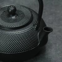 Théière Japonaise en Fonte Emaillée Noire 600ML - 1.2L - vue 4
